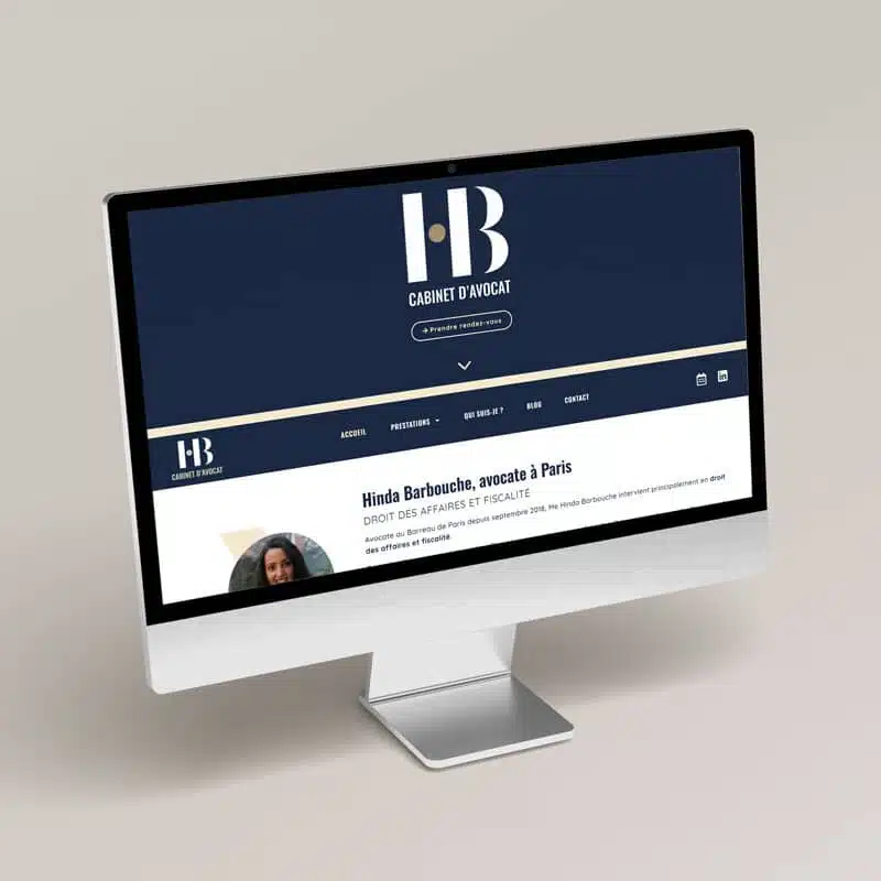 Mockup du site vitrine de Hinda Barbouche, avocate à Paris, avec logo HB bleu marine et or sur écran d'ordinateur