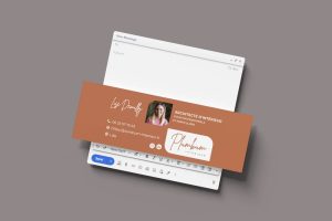 Mockup de la signature mail de Lise Demilly, architecte d'intérieur, fond terracotta avec photo, logo Plumbum Intérieur et coordonnées